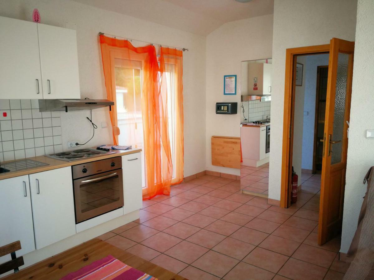 Family Friendly Apartments Island Rab Kampor Extérieur photo