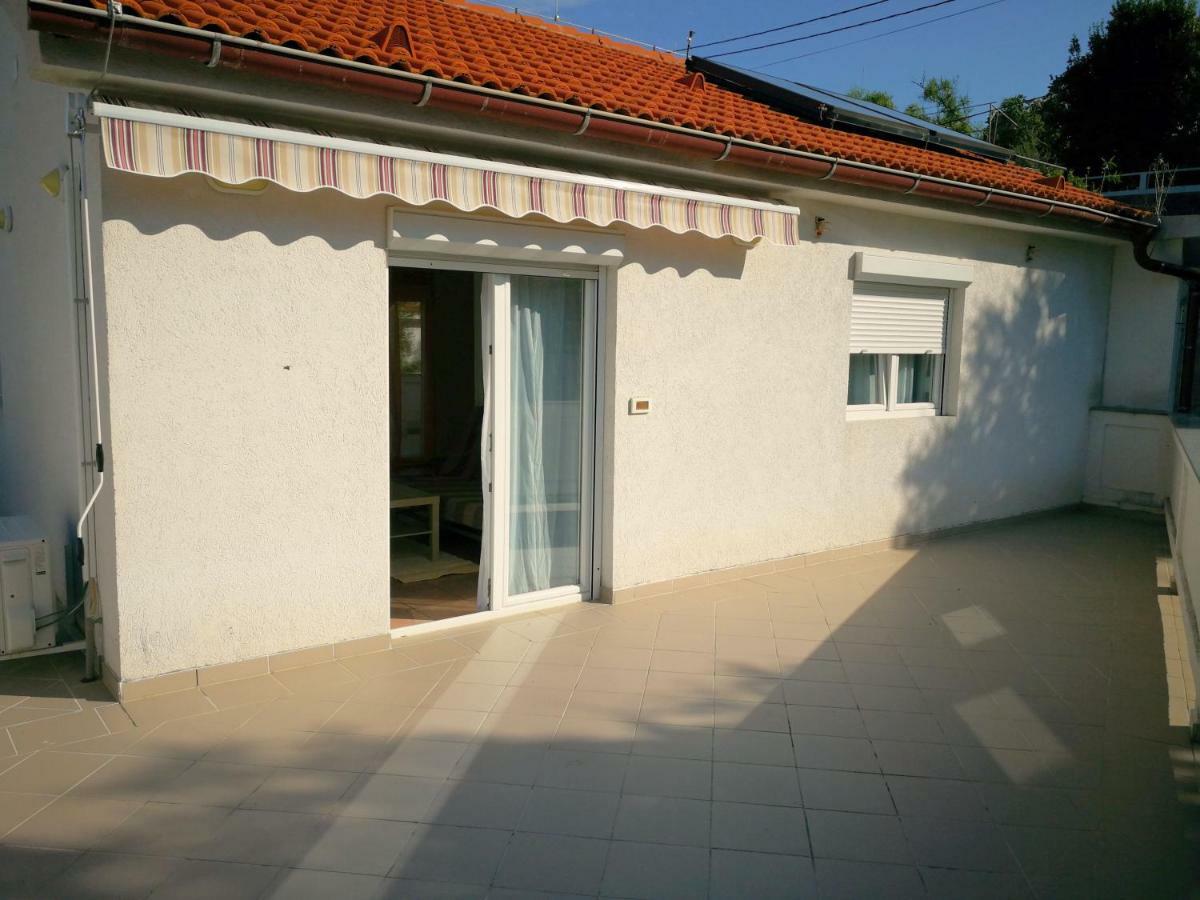 Family Friendly Apartments Island Rab Kampor Extérieur photo