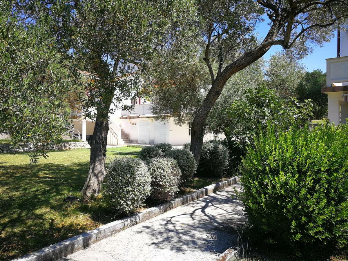 Family Friendly Apartments Island Rab Kampor Extérieur photo